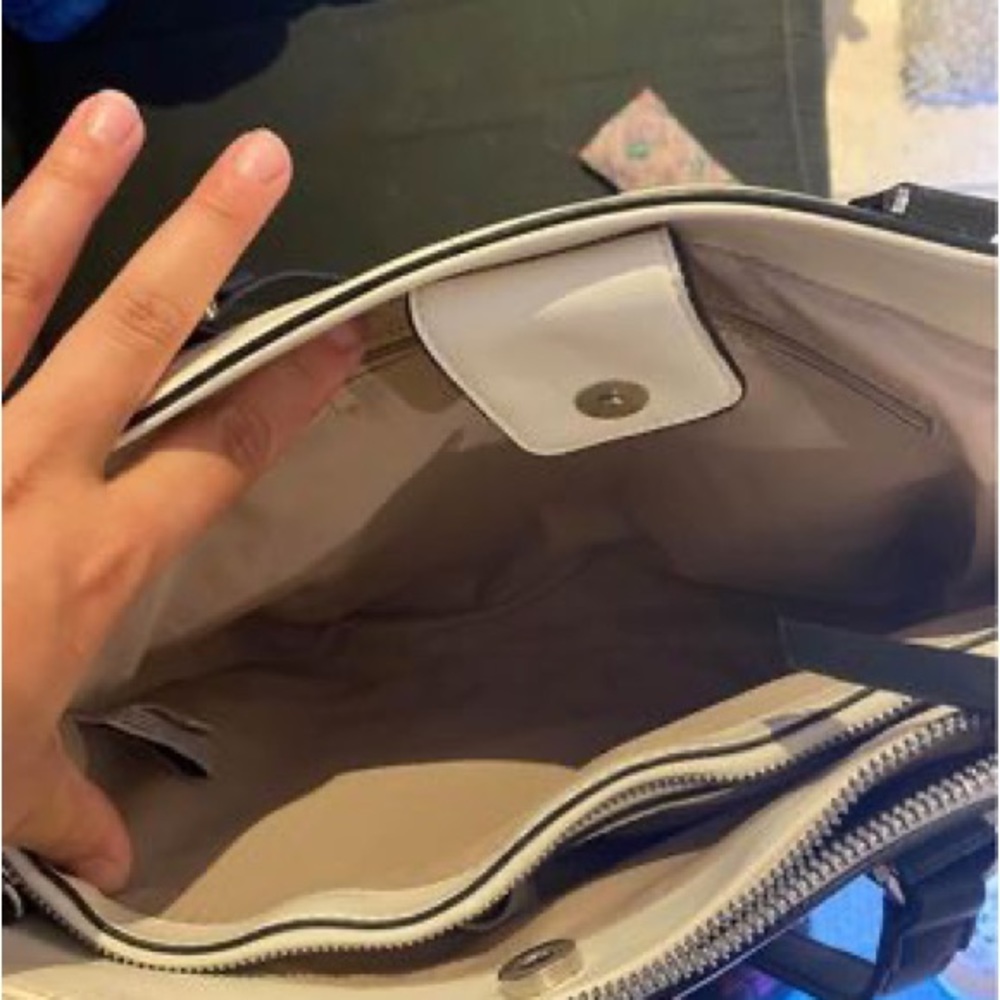 Purse - Picture 4 of 4